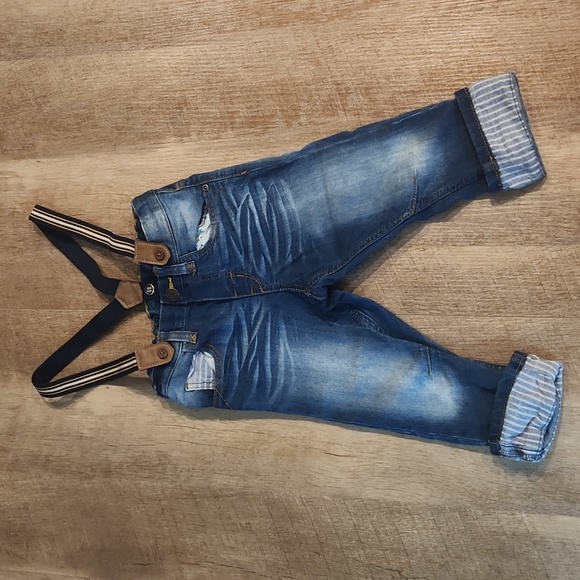 H&M Jeans With Suspenders. Size 2T - Picture 1 of 5